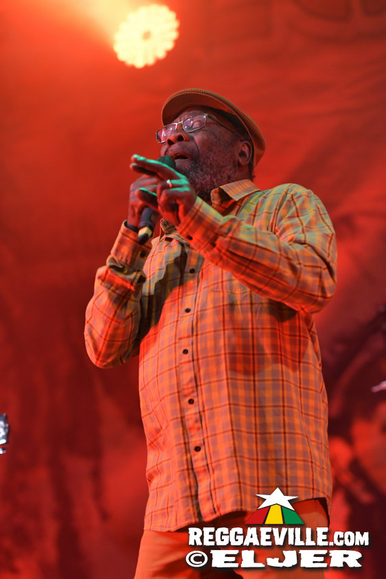 Queen Omega, Clinton Fearon, Turbulence