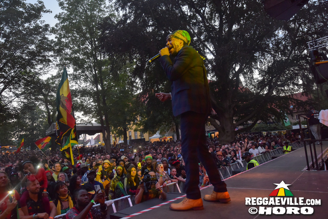 Queen Omega, Clinton Fearon, Turbulence