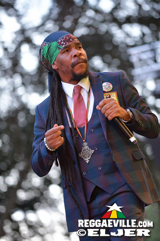 Queen Omega, Clinton Fearon, Turbulence