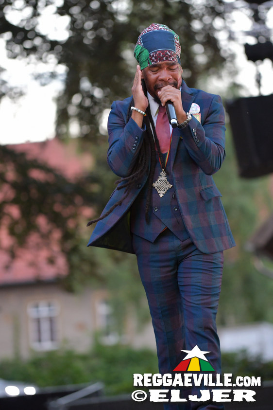 Queen Omega, Clinton Fearon, Turbulence