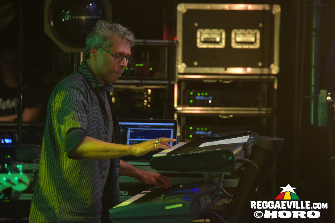 Queen Omega, Clinton Fearon, Turbulence