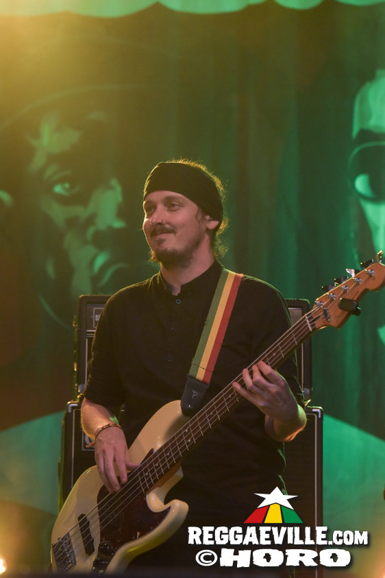 Queen Omega, Clinton Fearon, Turbulence