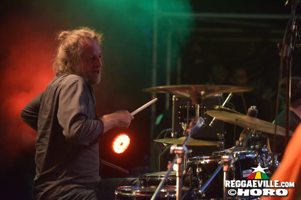 Queen Omega, Clinton Fearon, Turbulence