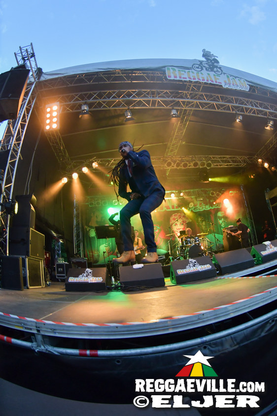 Queen Omega, Clinton Fearon, Turbulence