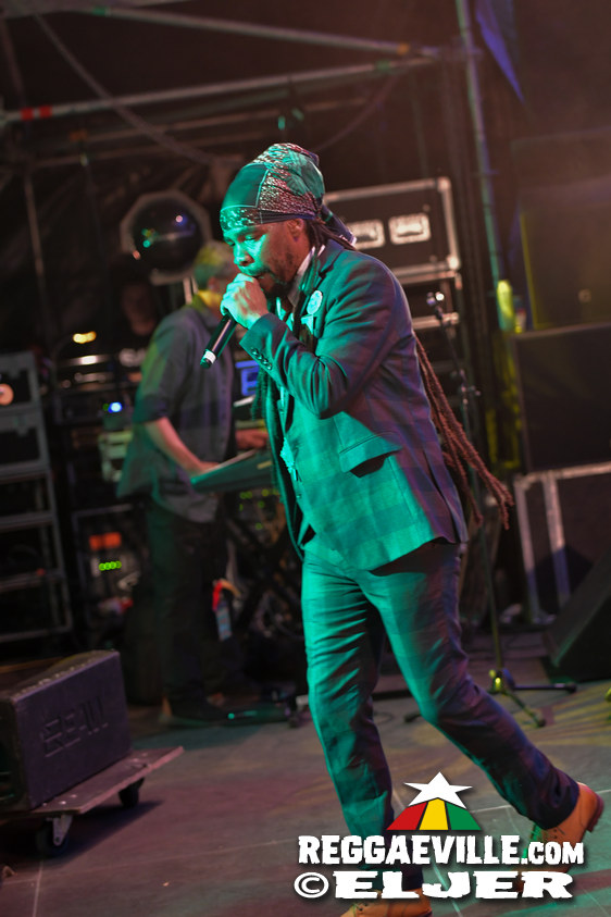 Queen Omega, Clinton Fearon, Turbulence