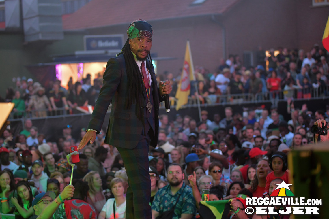 Queen Omega, Clinton Fearon, Turbulence