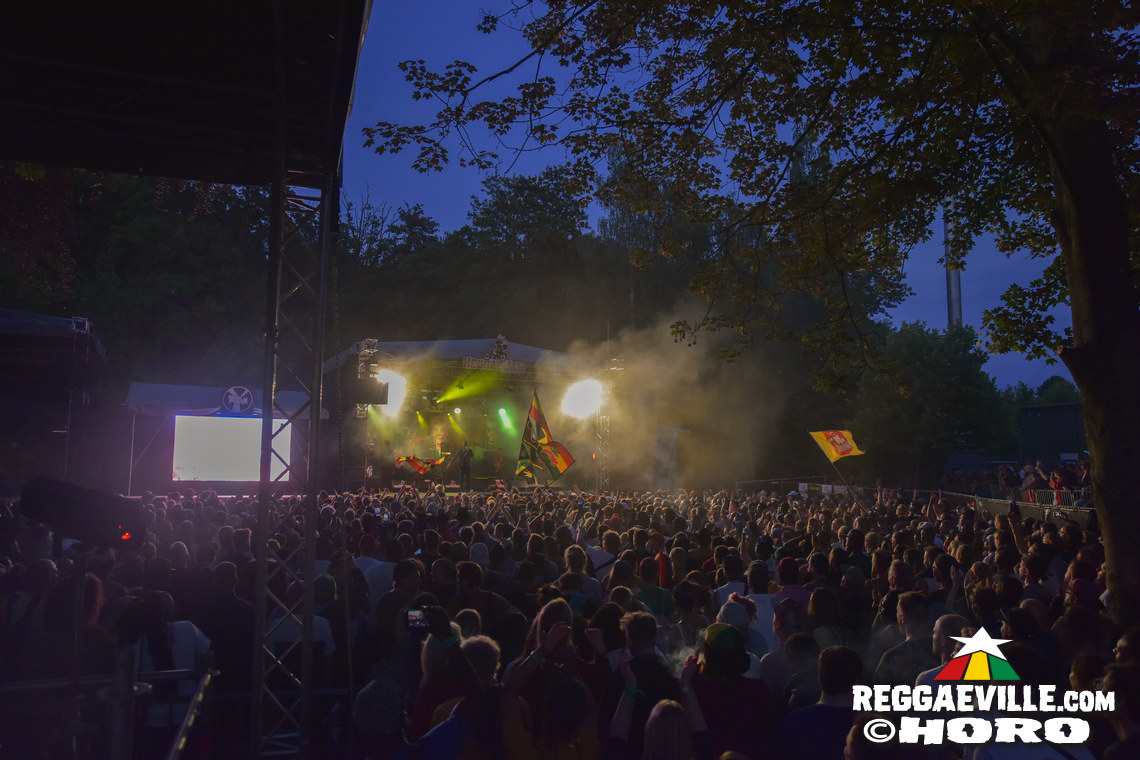 Queen Omega, Clinton Fearon, Turbulence