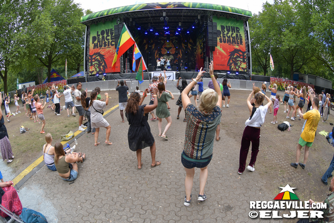 Dr. Ring Ding, Verse iTal, Dancing School - Munixx Inna Motion