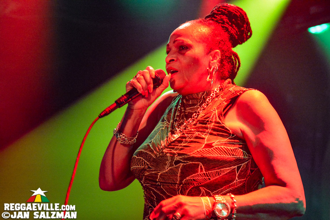 Sister Nancy, Tippa Lee