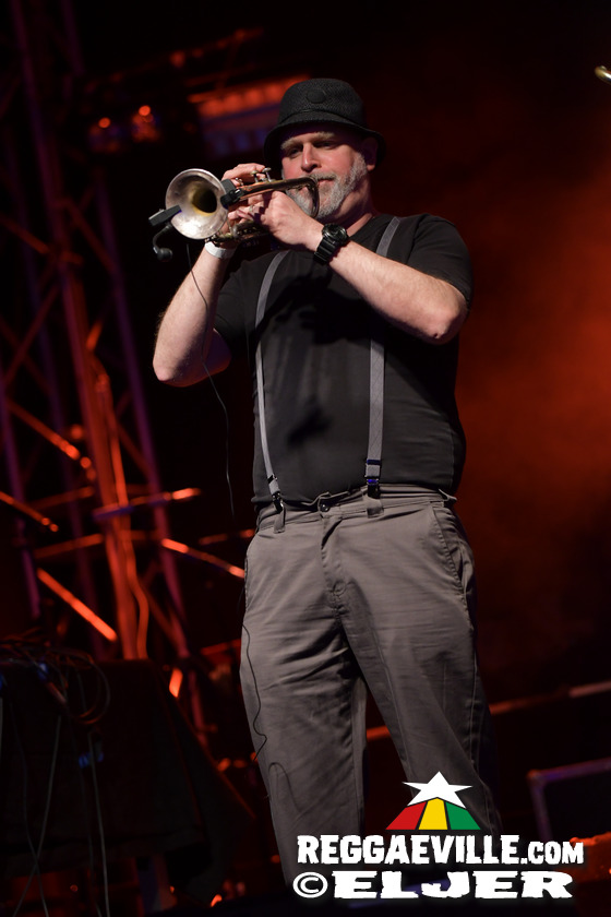 The Slapstickers, Cut Capers