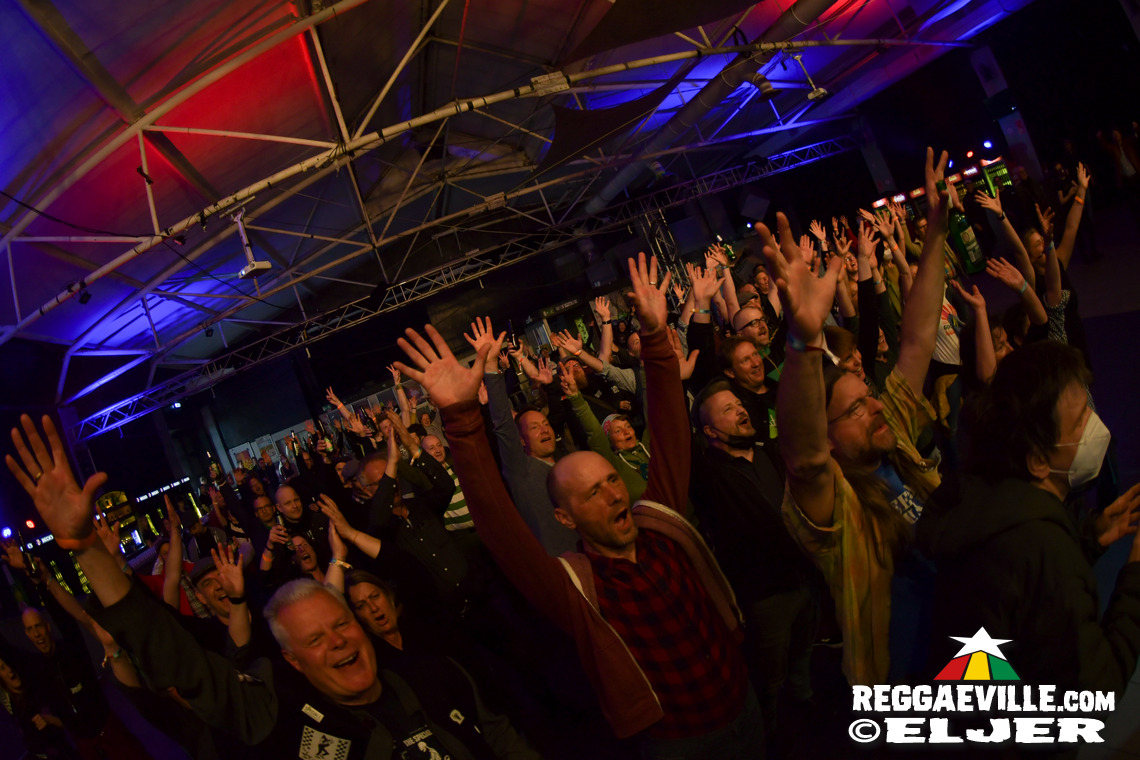 The Slapstickers, Cut Capers