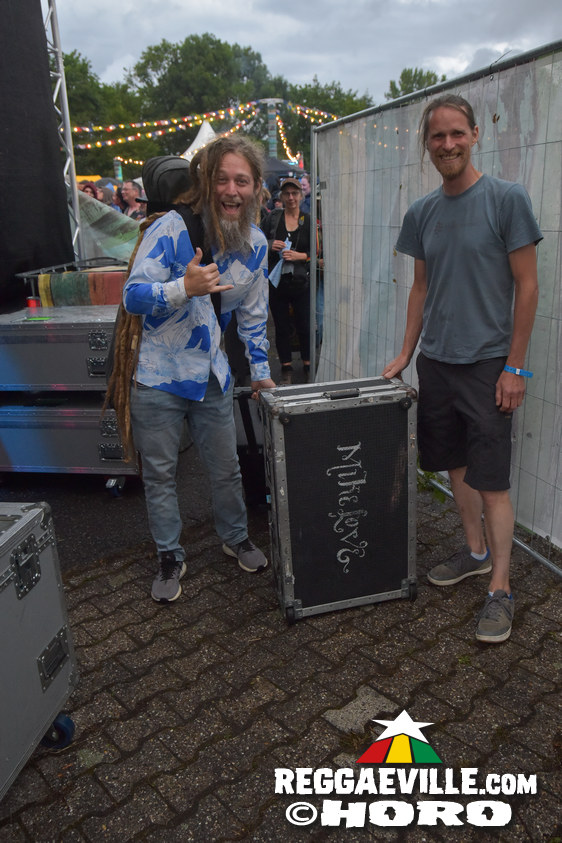 Mike Love, Toké, Martin Jondo