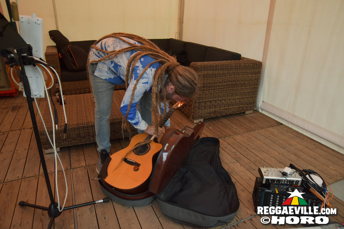 Mike Love, Toké, Martin Jondo