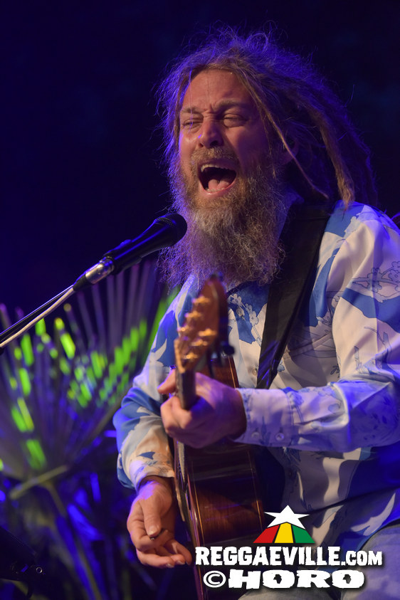 Mike Love, Toké, Martin Jondo