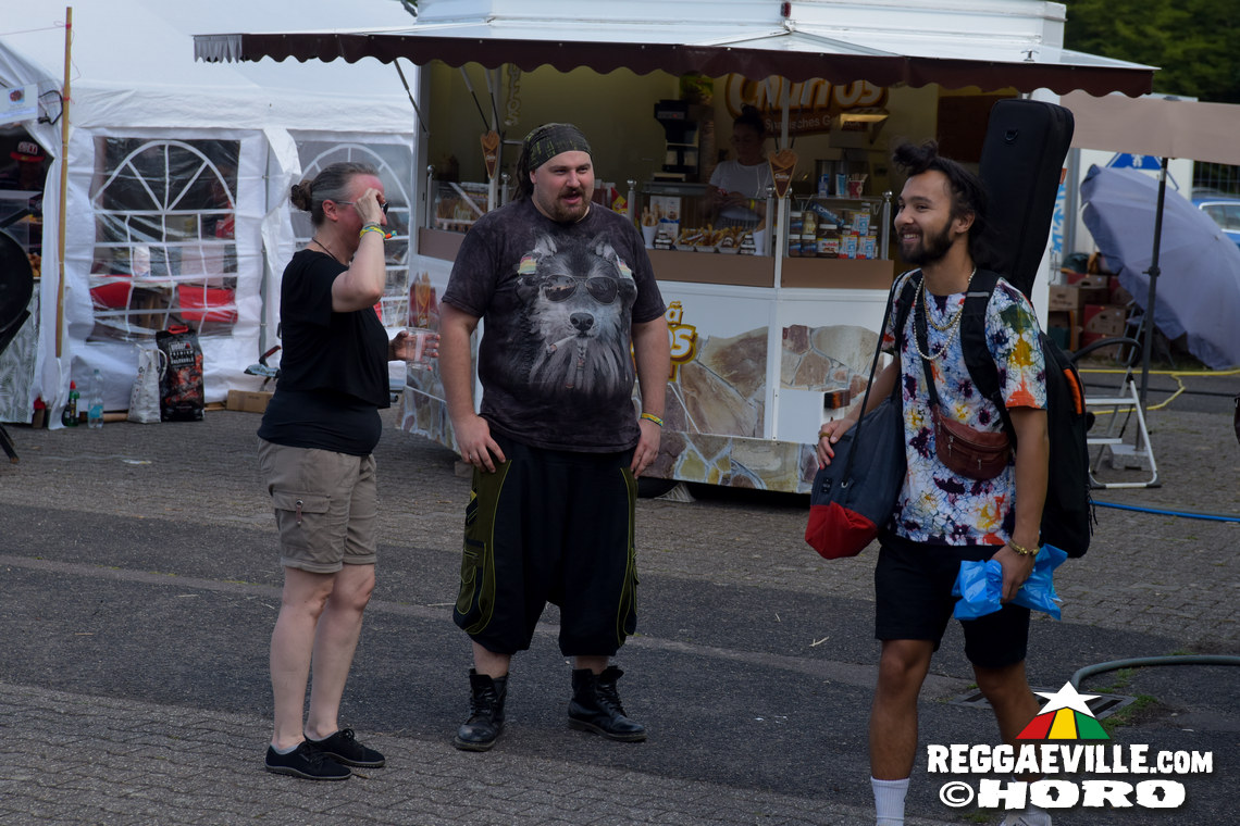 Mike Love, Toké, Martin Jondo