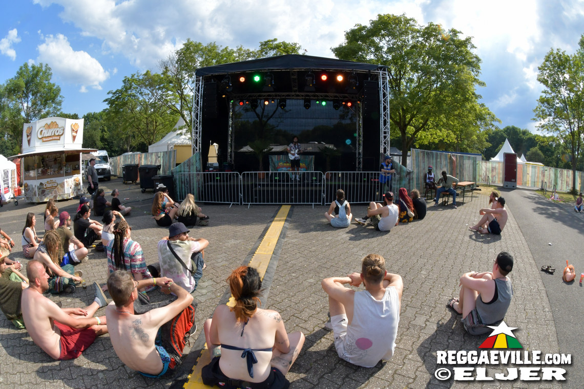 Mike Love, Toké, Martin Jondo