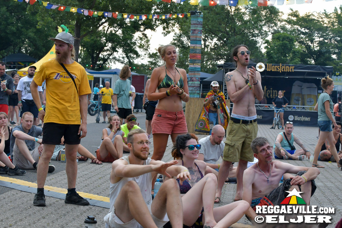 Mike Love, Toké, Martin Jondo