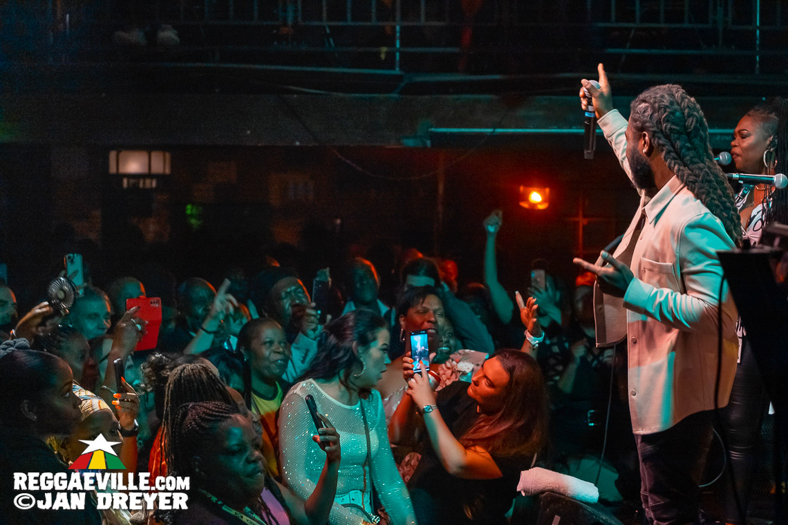 Freddie McGregor feat. Stephen & Chino plus Beenie Man & Tippa Irie