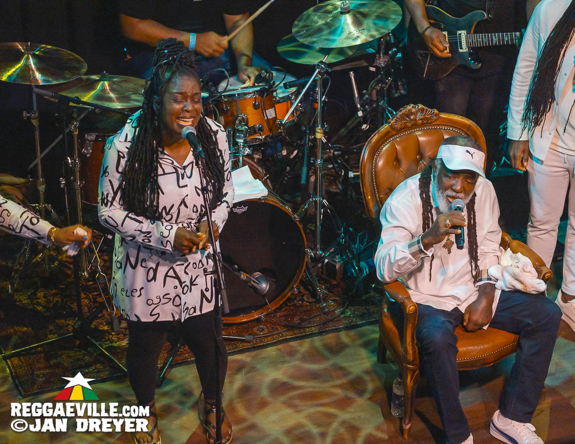 Freddie McGregor feat. Stephen & Chino plus Beenie Man & Tippa Irie