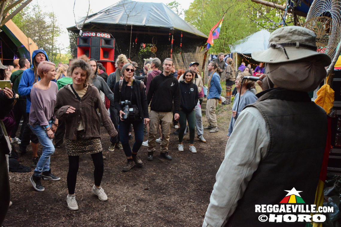 Toroki + Isaya feat. Piya Zawa & Zion Garden & Stella Brown