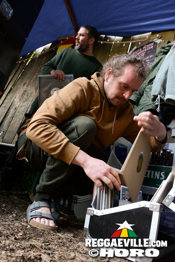 Toroki + Isaya feat. Piya Zawa & Zion Garden & Stella Brown