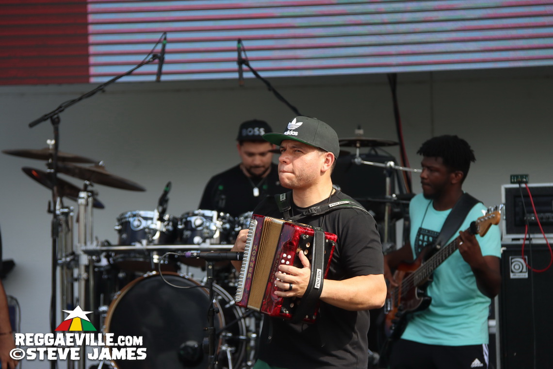 Inner Circle, I Octane, Alison Hinds, Locos Por Juana, The Dubplates