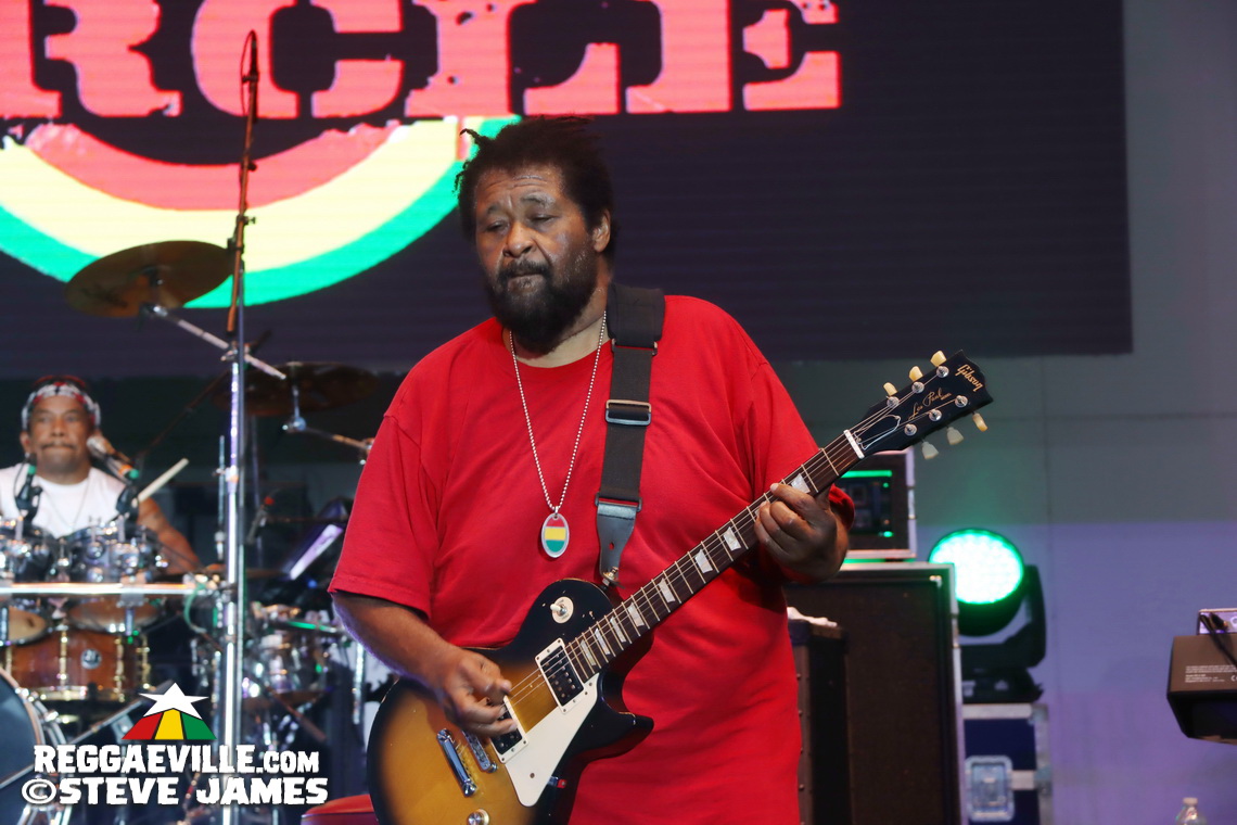 Inner Circle, I Octane, Alison Hinds, Locos Por Juana, The Dubplates