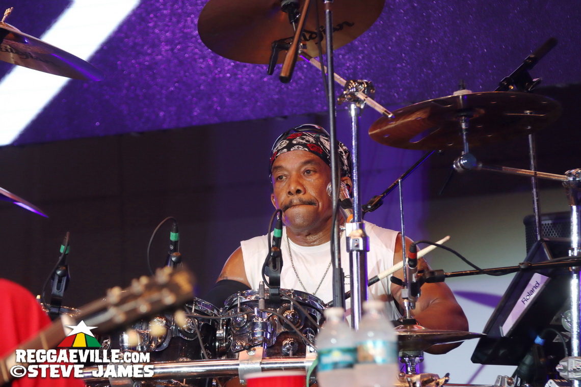 Inner Circle, I Octane, Alison Hinds, Locos Por Juana, The Dubplates