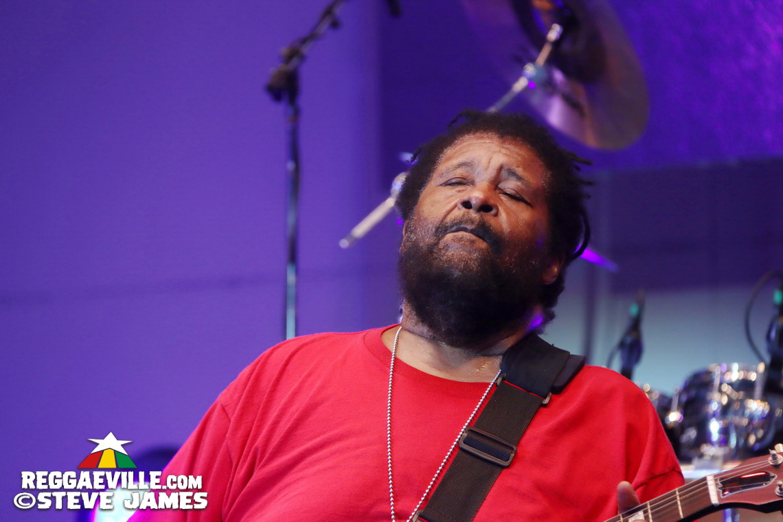 Inner Circle, I Octane, Alison Hinds, Locos Por Juana, The Dubplates