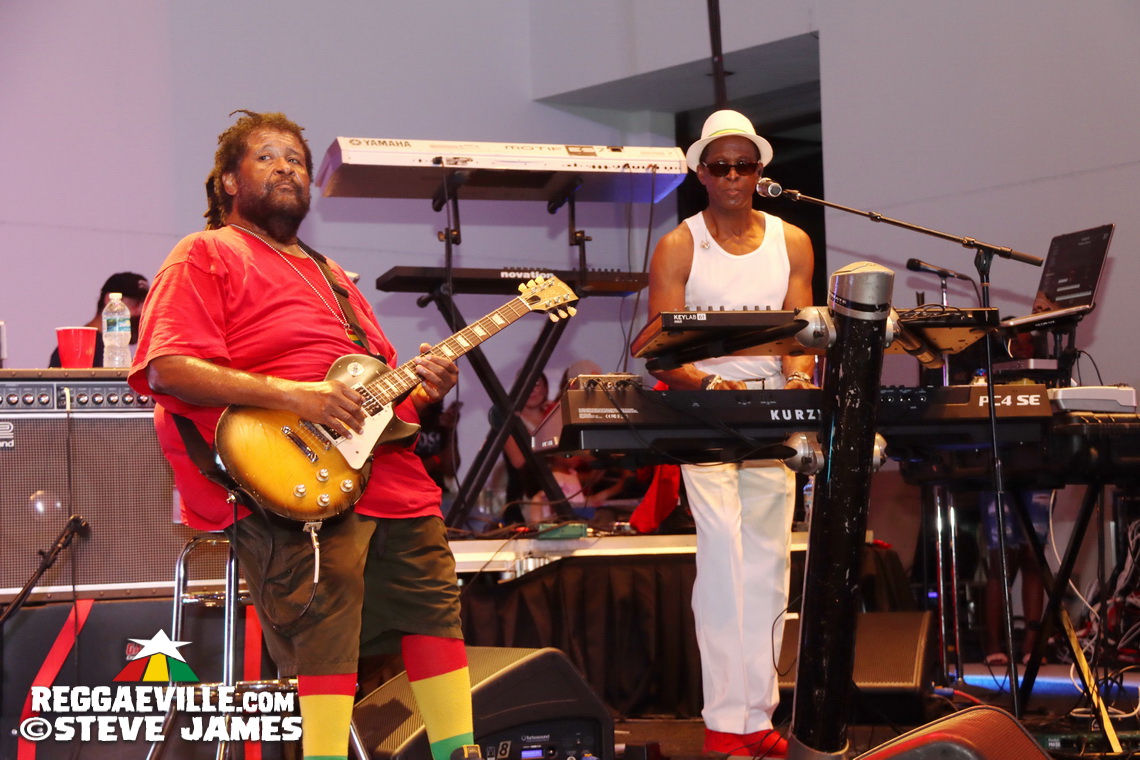 Inner Circle, I Octane, Alison Hinds, Locos Por Juana, The Dubplates