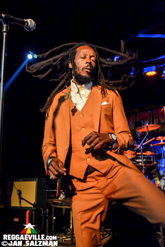 Wailing Souls, The Meditations, The Gladiators feat. Droop Lion