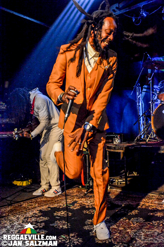 Wailing Souls, The Meditations, The Gladiators feat. Droop Lion