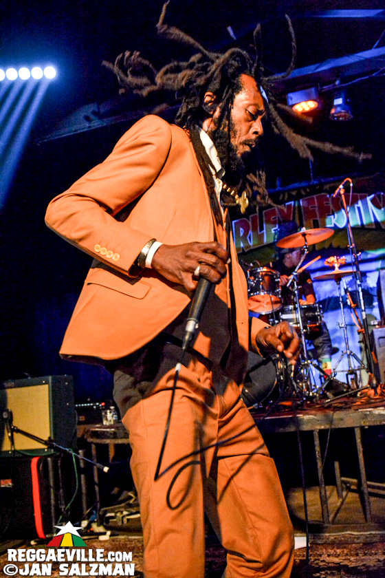Wailing Souls, The Meditations, The Gladiators feat. Droop Lion