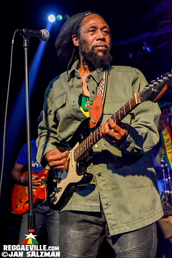 Wailing Souls, The Meditations, The Gladiators feat. Droop Lion