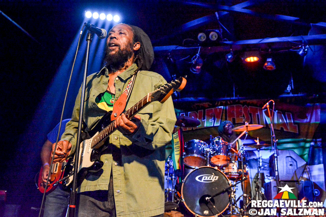 Wailing Souls, The Meditations, The Gladiators feat. Droop Lion