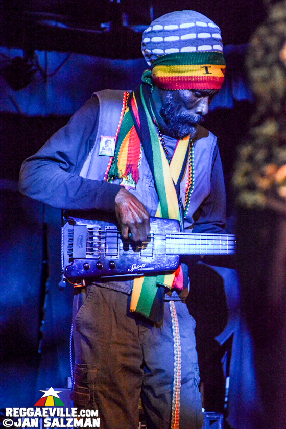 Wailing Souls, The Meditations, The Gladiators feat. Droop Lion