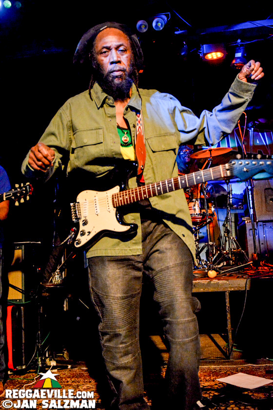 Wailing Souls, The Meditations, The Gladiators feat. Droop Lion