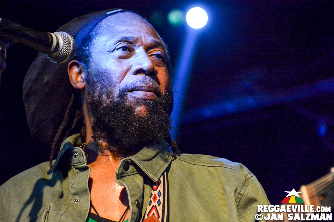 Wailing Souls, The Meditations, The Gladiators feat. Droop Lion