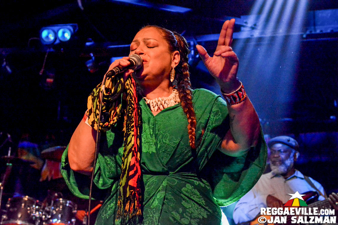 Wailing Souls, The Meditations, The Gladiators feat. Droop Lion