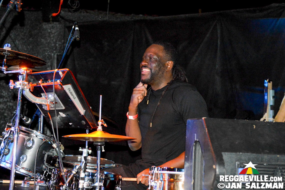 Wailing Souls, The Meditations, The Gladiators feat. Droop Lion