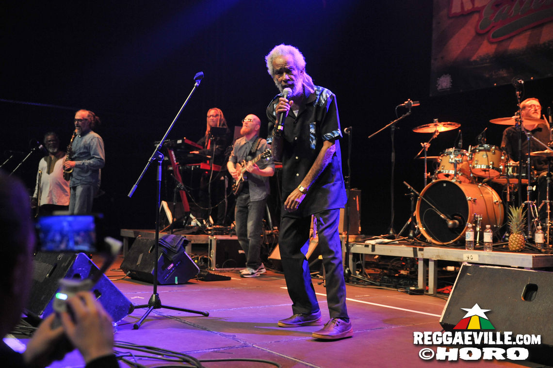 Max Romeo with Azizzi & Xana Romeo, Droop Lion