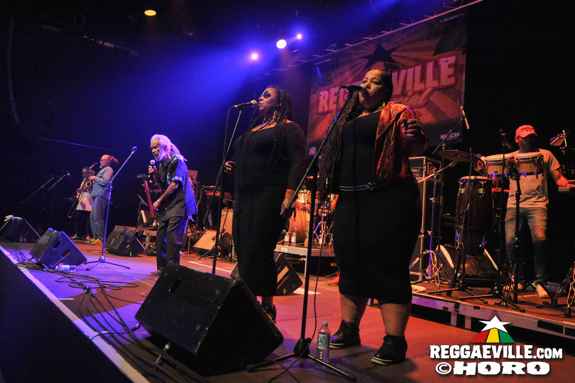 Max Romeo with Azizzi & Xana Romeo, Droop Lion