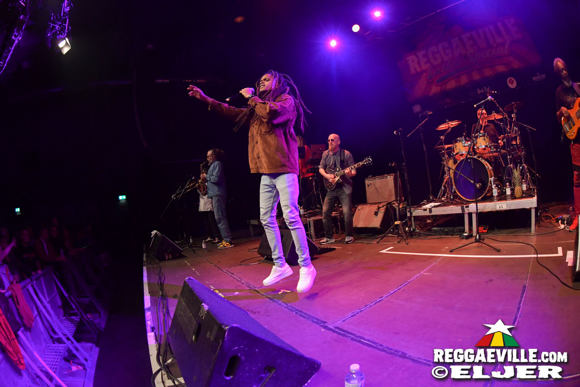 Max Romeo with Azizzi & Xana Romeo, Droop Lion