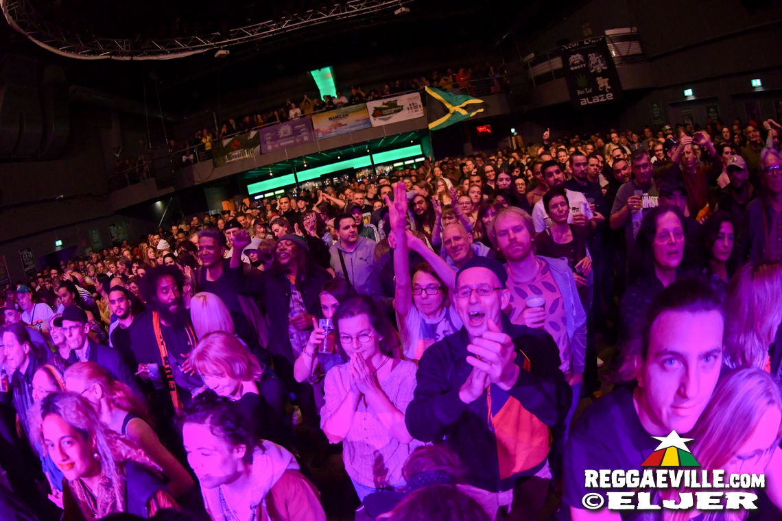 Max Romeo with Azizzi & Xana Romeo, Droop Lion