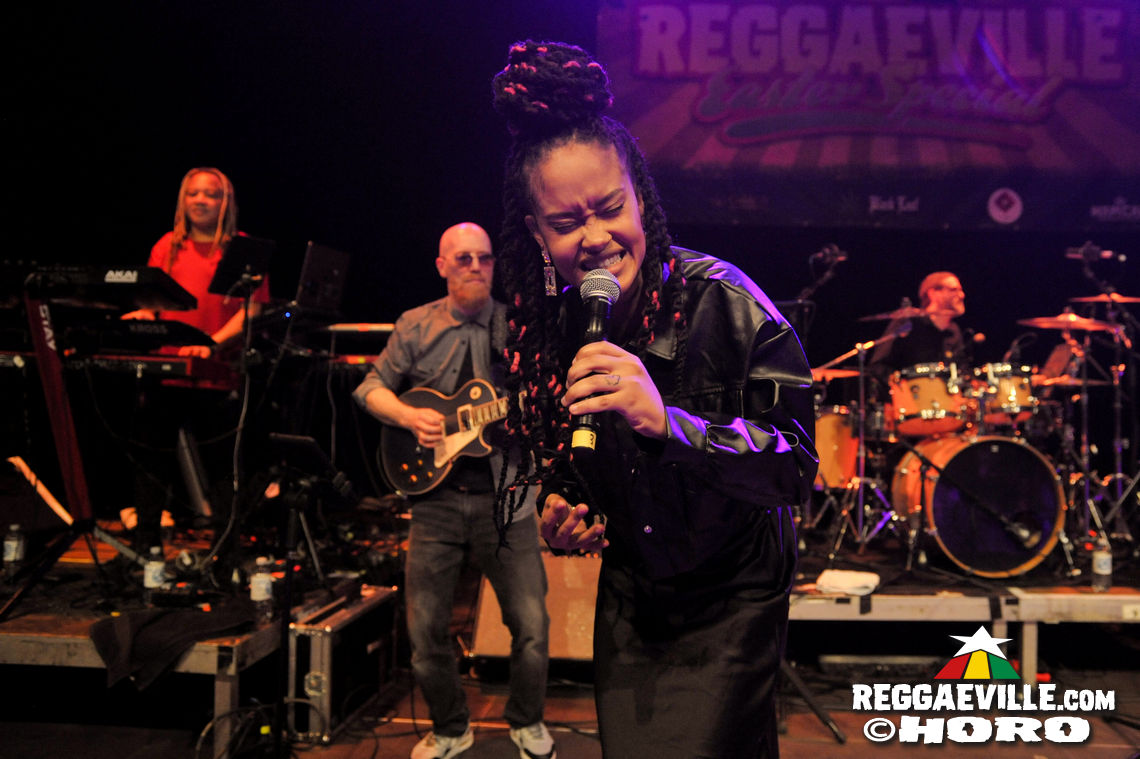 Max Romeo with Azizzi & Xana Romeo, Droop Lion