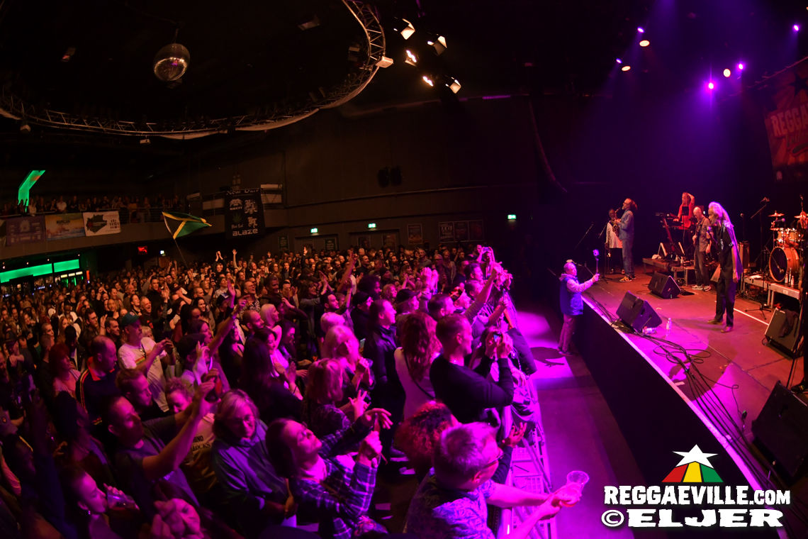 Max Romeo with Azizzi & Xana Romeo, Droop Lion