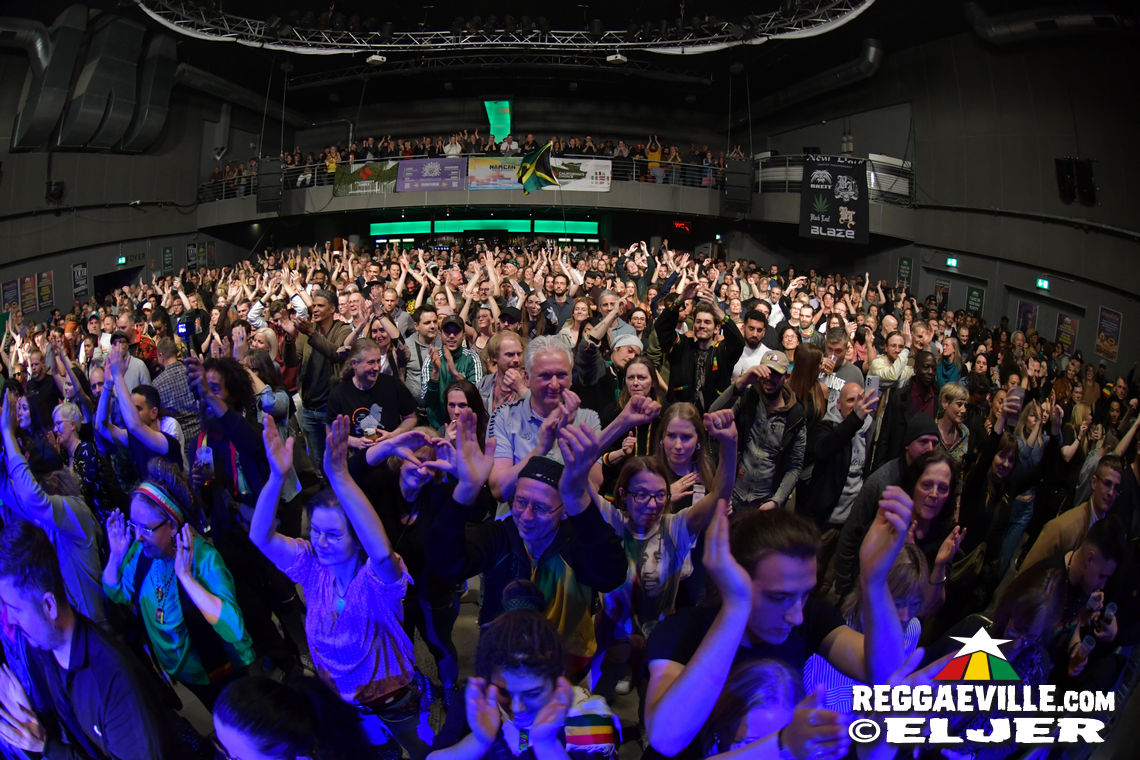 Max Romeo with Azizzi & Xana Romeo, Droop Lion