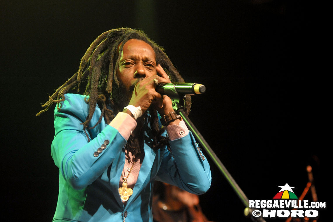 Max Romeo with Azizzi & Xana Romeo, Droop Lion