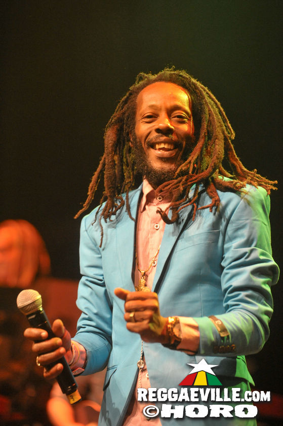 Max Romeo with Azizzi & Xana Romeo, Droop Lion