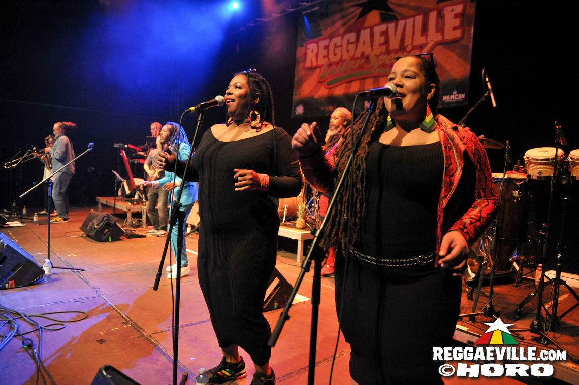 Max Romeo with Azizzi & Xana Romeo, Droop Lion